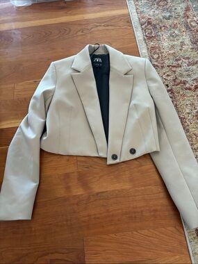 Zara Light Cream Cropped Tailored Blazer